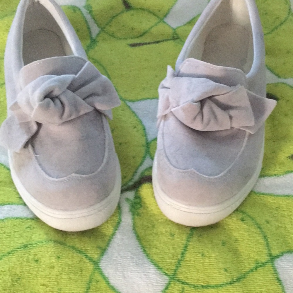 Grey flat shoes
